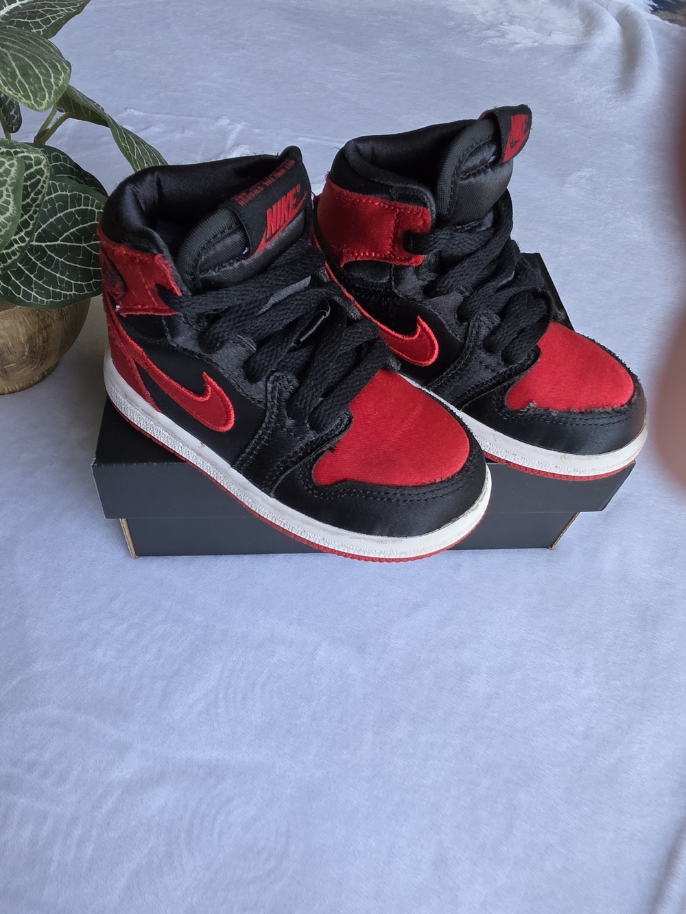 Nike Jordan 1 Retro High OG (Kids) - Black & Red